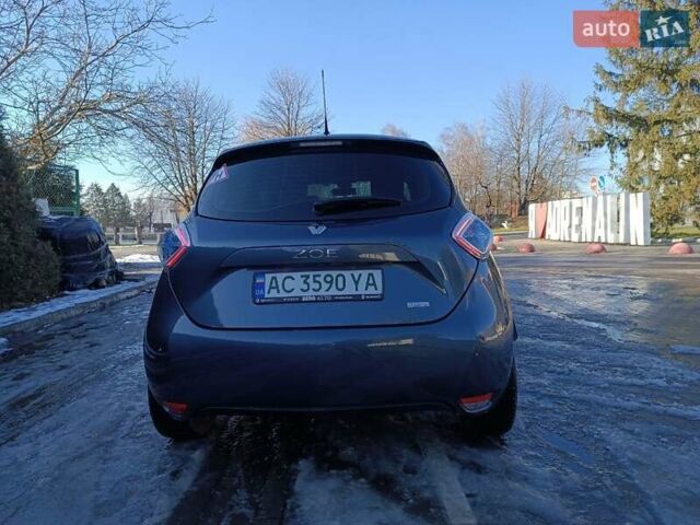Серый Рено Зое, объемом двигателя 0 л и пробегом 64 тыс. км за 10350 $, фото 59 на Automoto.ua