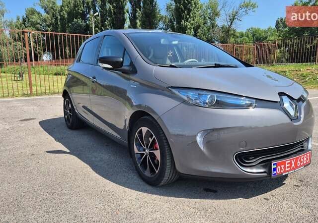 Серый Рено Зое, объемом двигателя 0 л и пробегом 105 тыс. км за 11999 $, фото 10 на Automoto.ua