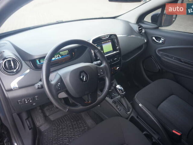 Серый Рено Зое, объемом двигателя 0 л и пробегом 54 тыс. км за 10777 $, фото 26 на Automoto.ua