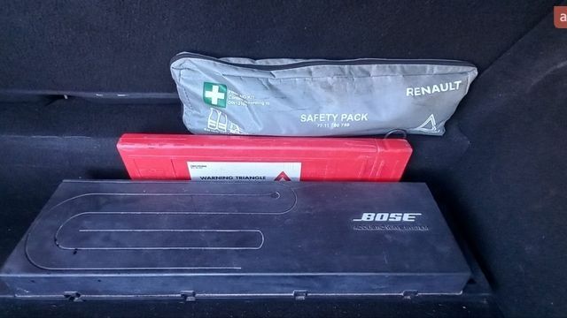 Серый Рено Зое, объемом двигателя 0 л и пробегом 147 тыс. км за 8900 $, фото 25 на Automoto.ua