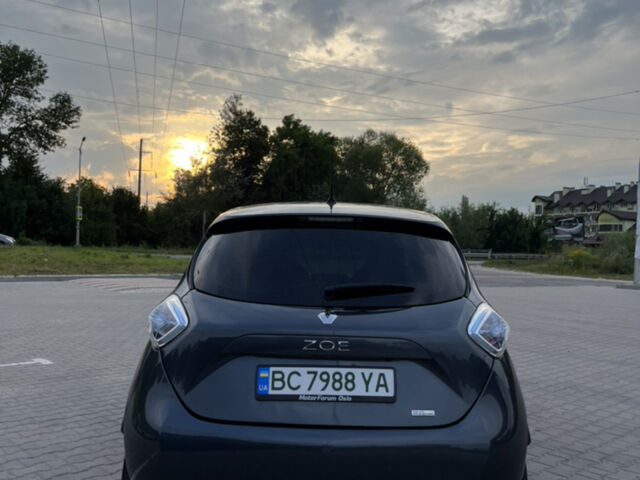 Серый Рено Зое, объемом двигателя 0 л и пробегом 124 тыс. км за 9500 $, фото 3 на Automoto.ua