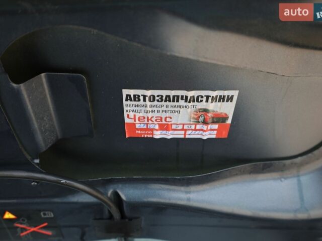 Серый Рено Зое, объемом двигателя 0 л и пробегом 172 тыс. км за 9000 $, фото 56 на Automoto.ua