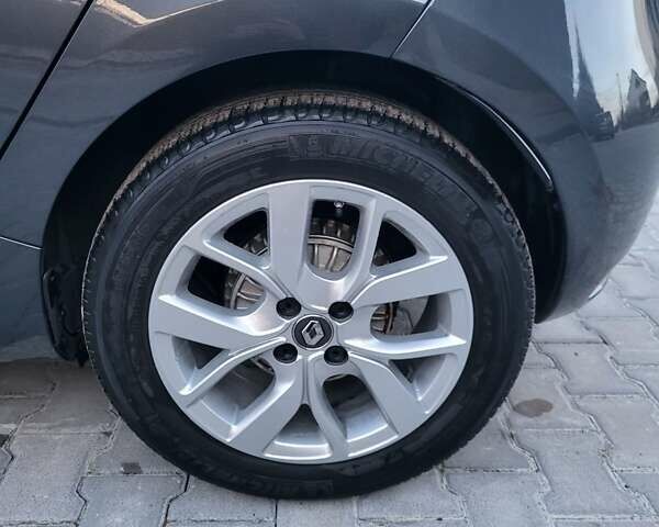 Серый Рено Зое, объемом двигателя 0 л и пробегом 34 тыс. км за 11790 $, фото 8 на Automoto.ua