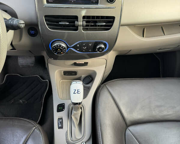 Сірий Рено Зое, об'ємом двигуна 0 л та пробігом 87 тис. км за 9500 $, фото 8 на Automoto.ua