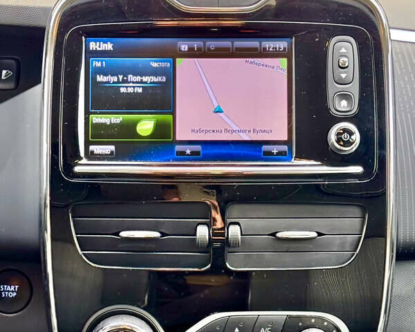 Серый Рено Зое, объемом двигателя 0 л и пробегом 127 тыс. км за 10700 $, фото 12 на Automoto.ua