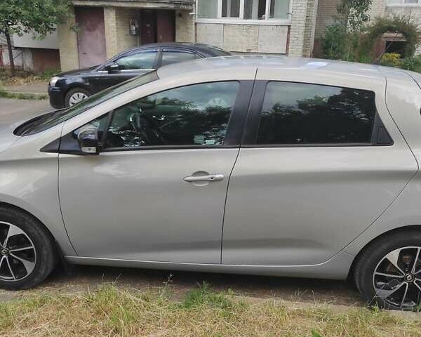 Серый Рено Зое, объемом двигателя 0 л и пробегом 76 тыс. км за 10500 $, фото 2 на Automoto.ua