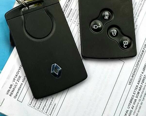 Сірий Рено Зое, об'ємом двигуна 0 л та пробігом 118 тис. км за 9200 $, фото 54 на Automoto.ua