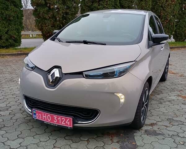 Серый Рено Зое, объемом двигателя 0 л и пробегом 64 тыс. км за 8700 $, фото 10 на Automoto.ua