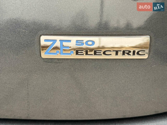 Сірий Рено Зое, об'ємом двигуна 0 л та пробігом 42 тис. км за 12950 $, фото 58 на Automoto.ua