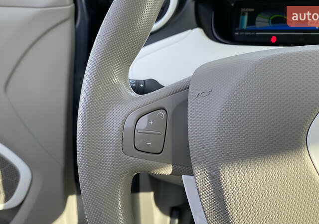 Серый Рено Зое, объемом двигателя 0 л и пробегом 112 тыс. км за 9800 $, фото 37 на Automoto.ua