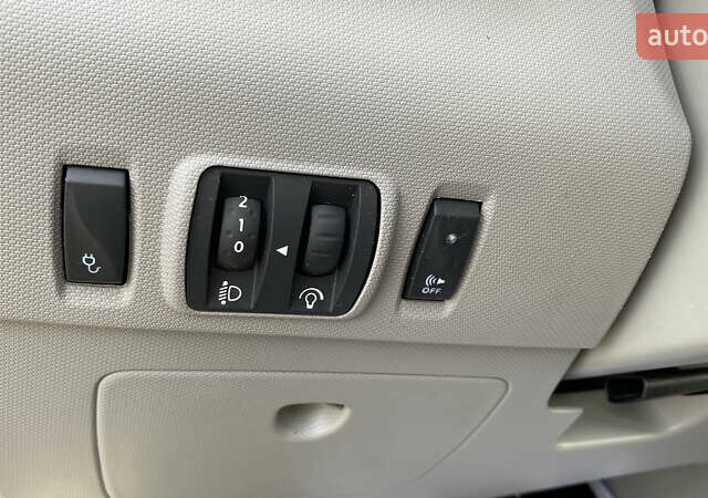 Серый Рено Зое, объемом двигателя 0 л и пробегом 112 тыс. км за 9800 $, фото 67 на Automoto.ua