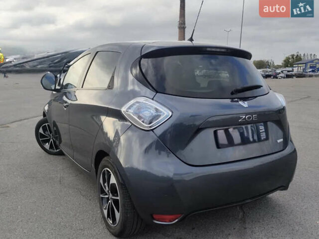 Серый Рено Зое, объемом двигателя 0 л и пробегом 150 тыс. км за 9500 $, фото 5 на Automoto.ua
