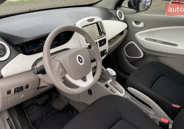 Серый Рено Зое, объемом двигателя 0 л и пробегом 112 тыс. км за 9800 $, фото 38 на Automoto.ua