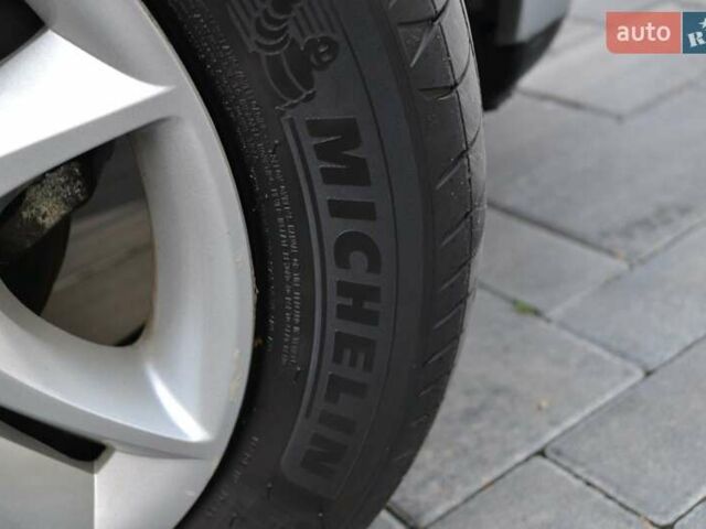Серый Рено Зое, объемом двигателя 0 л и пробегом 37 тыс. км за 9900 $, фото 20 на Automoto.ua