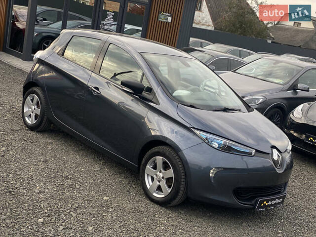 Серый Рено Зое, объемом двигателя 0 л и пробегом 112 тыс. км за 9800 $, фото 4 на Automoto.ua