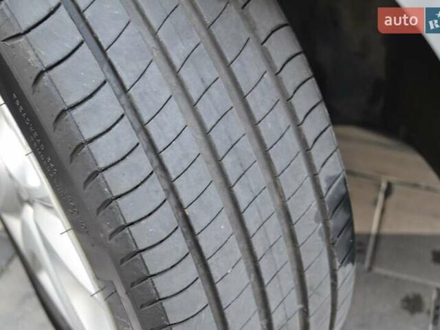 Серый Рено Зое, объемом двигателя 0 л и пробегом 37 тыс. км за 9900 $, фото 19 на Automoto.ua