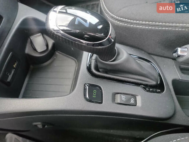 Серый Рено Зое, объемом двигателя 0 л и пробегом 150 тыс. км за 9500 $, фото 7 на Automoto.ua