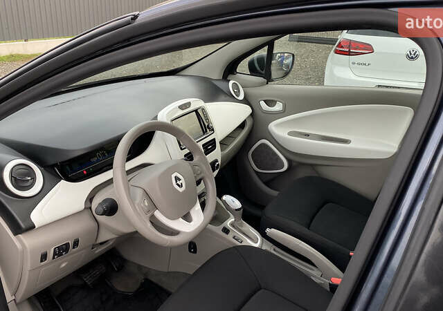 Серый Рено Зое, объемом двигателя 0 л и пробегом 112 тыс. км за 9800 $, фото 44 на Automoto.ua