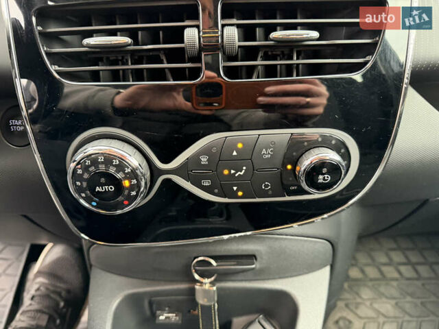 Сірий Рено Зое, об'ємом двигуна 0 л та пробігом 55 тис. км за 11999 $, фото 61 на Automoto.ua