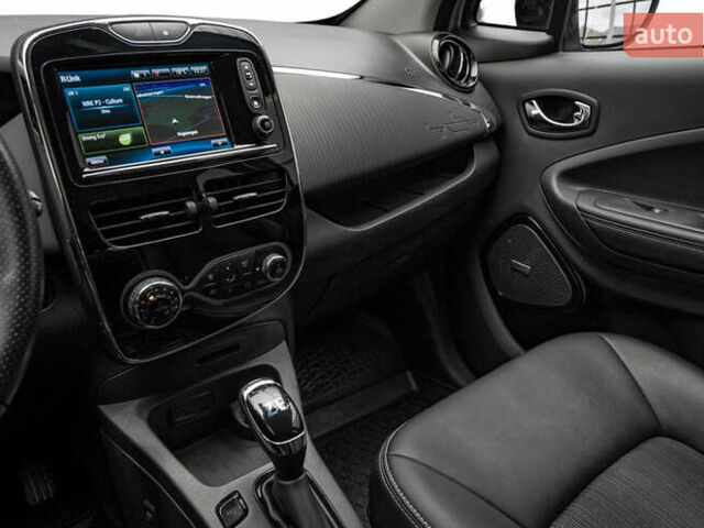 Серый Рено Зое, объемом двигателя 0 л и пробегом 95 тыс. км за 7600 $, фото 15 на Automoto.ua