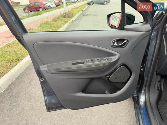 Сірий Рено Зое, об'ємом двигуна 0 л та пробігом 55 тис. км за 11999 $, фото 45 на Automoto.ua