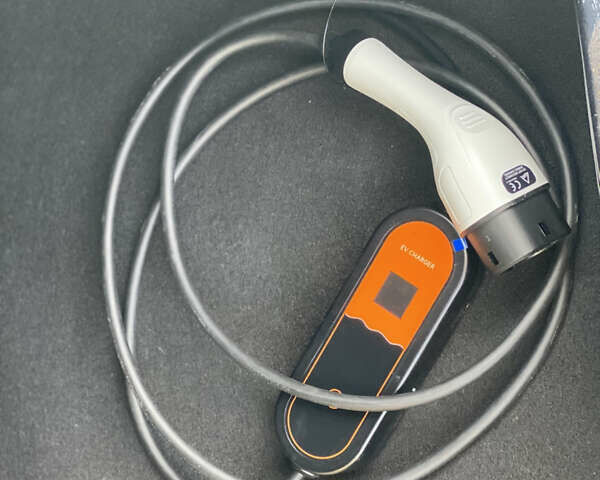 Серый Рено Зое, объемом двигателя 0 л и пробегом 112 тыс. км за 9800 $, фото 65 на Automoto.ua