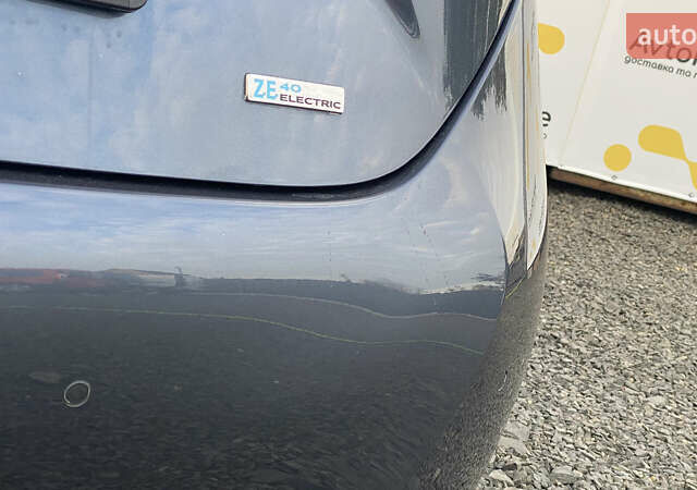 Серый Рено Зое, объемом двигателя 0 л и пробегом 112 тыс. км за 9800 $, фото 94 на Automoto.ua