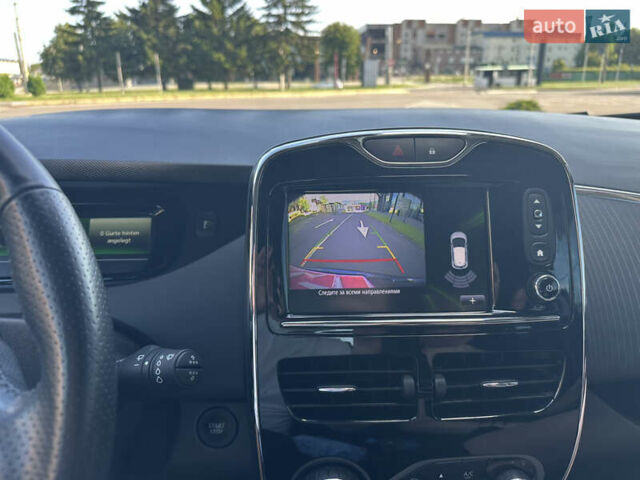 Серый Рено Зое, объемом двигателя 0 л и пробегом 141 тыс. км за 10400 $, фото 20 на Automoto.ua