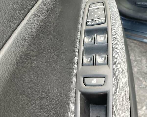 Сірий Рено Зое, об'ємом двигуна 0 л та пробігом 110 тис. км за 12600 $, фото 7 на Automoto.ua