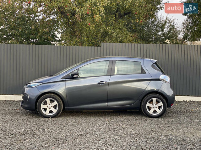 Серый Рено Зое, объемом двигателя 0 л и пробегом 112 тыс. км за 9800 $, фото 83 на Automoto.ua