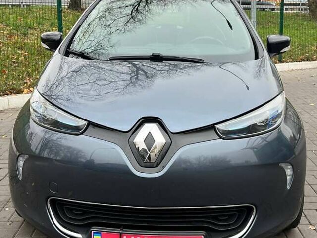 Серый Рено Зое, объемом двигателя 0 л и пробегом 92 тыс. км за 10800 $, фото 9 на Automoto.ua