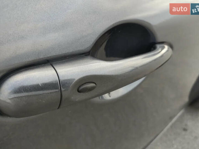 Серый Рено Зое, объемом двигателя 0 л и пробегом 150 тыс. км за 9500 $, фото 2 на Automoto.ua