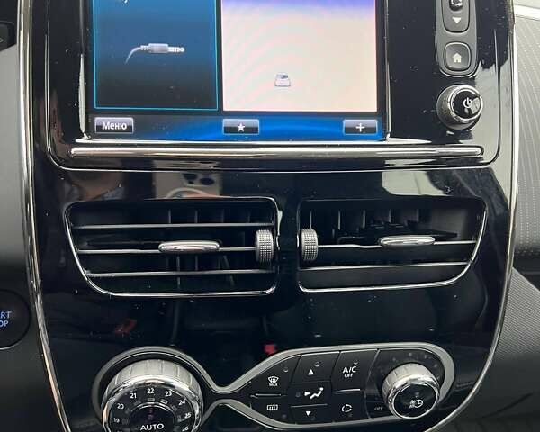 Серый Рено Зое, объемом двигателя 0 л и пробегом 92 тыс. км за 10800 $, фото 15 на Automoto.ua