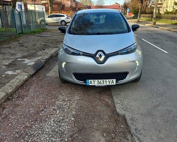 Сірий Рено Зое, об'ємом двигуна 0 л та пробігом 27 тис. км за 11450 $, фото 4 на Automoto.ua