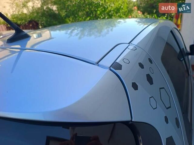 Серый Рено Зое, объемом двигателя 0 л и пробегом 114 тыс. км за 12850 $, фото 6 на Automoto.ua