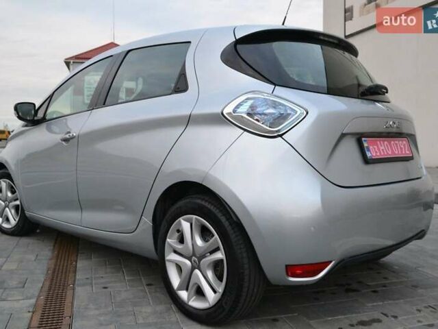 Серый Рено Зое, объемом двигателя 0 л и пробегом 37 тыс. км за 9900 $, фото 2 на Automoto.ua