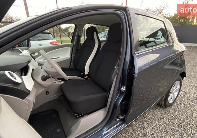 Серый Рено Зое, объемом двигателя 0 л и пробегом 112 тыс. км за 9800 $, фото 42 на Automoto.ua