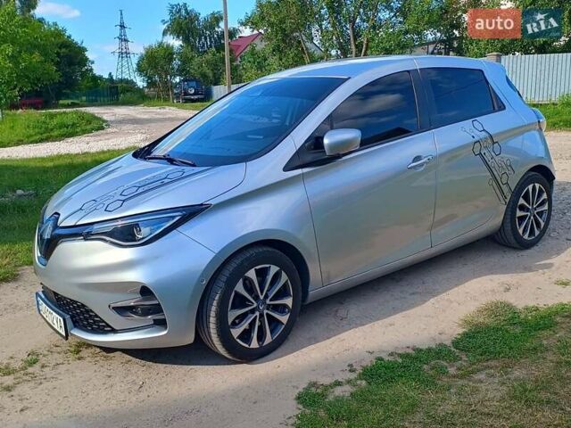 Серый Рено Зое, объемом двигателя 0 л и пробегом 114 тыс. км за 12850 $, фото 1 на Automoto.ua