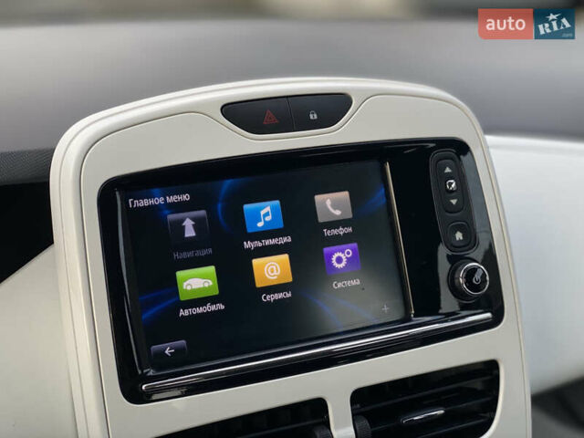 Серый Рено Зое, объемом двигателя 0 л и пробегом 112 тыс. км за 9800 $, фото 57 на Automoto.ua