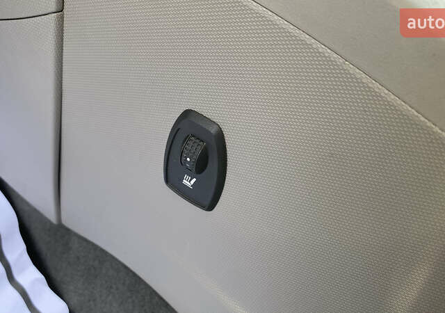 Серый Рено Зое, объемом двигателя 0 л и пробегом 112 тыс. км за 9800 $, фото 72 на Automoto.ua