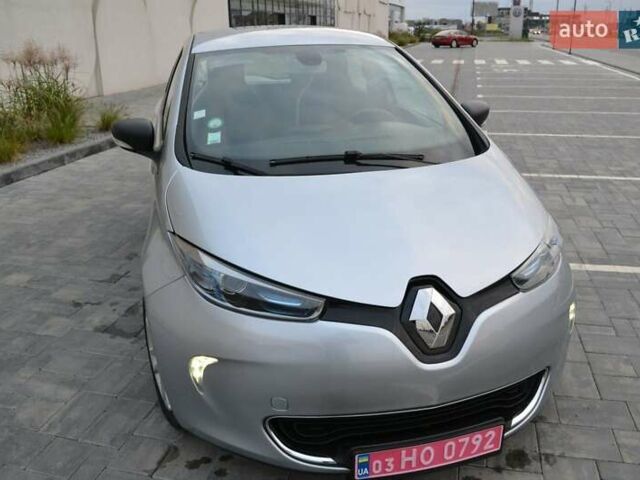 Серый Рено Зое, объемом двигателя 0 л и пробегом 37 тыс. км за 9900 $, фото 6 на Automoto.ua