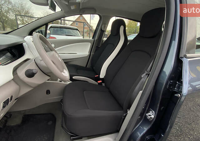 Серый Рено Зое, объемом двигателя 0 л и пробегом 112 тыс. км за 9800 $, фото 43 на Automoto.ua