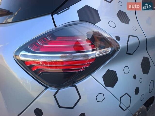 Серый Рено Зое, объемом двигателя 0 л и пробегом 114 тыс. км за 12850 $, фото 5 на Automoto.ua
