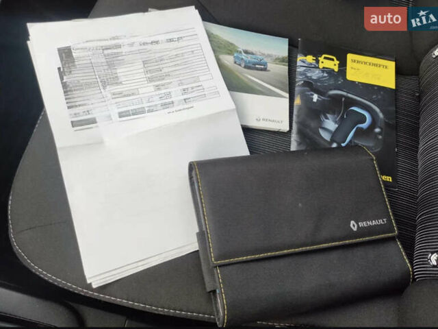 Серый Рено Зое, объемом двигателя 0 л и пробегом 150 тыс. км за 9500 $, фото 3 на Automoto.ua