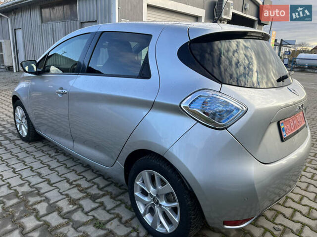 Серый Рено Зое, объемом двигателя 0 л и пробегом 72 тыс. км за 10100 $, фото 38 на Automoto.ua