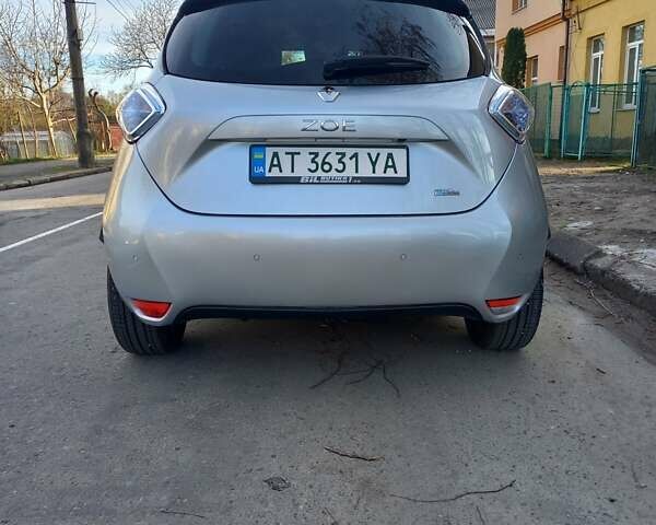 Сірий Рено Зое, об'ємом двигуна 0 л та пробігом 27 тис. км за 11450 $, фото 3 на Automoto.ua