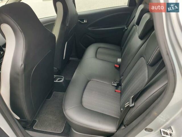 Серый Рено Зое, объемом двигателя 0 л и пробегом 36 тыс. км за 10500 $, фото 17 на Automoto.ua