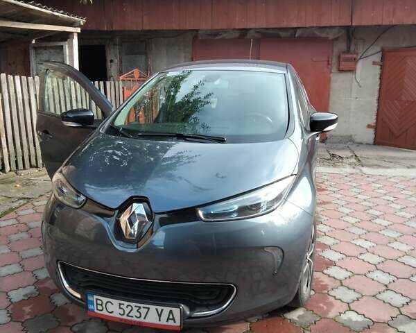Серый Рено Зое, объемом двигателя 0 л и пробегом 112 тыс. км за 10000 $, фото 10 на Automoto.ua