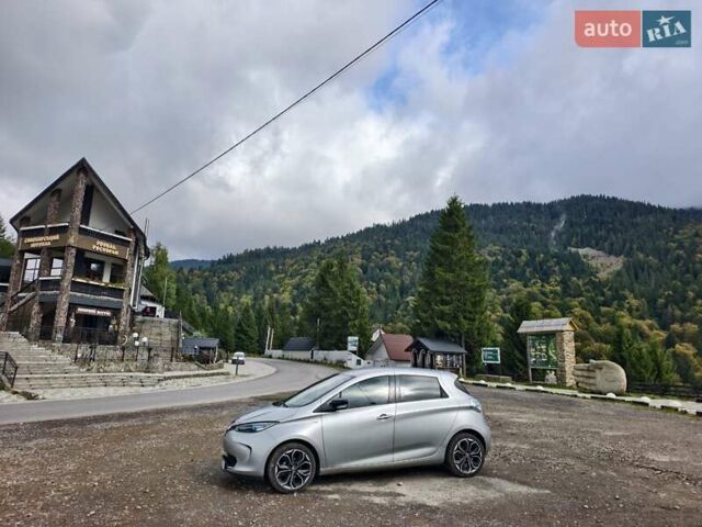 Серый Рено Зое, объемом двигателя 0 л и пробегом 36 тыс. км за 10500 $, фото 27 на Automoto.ua