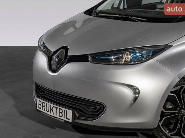 Серый Рено Зое, объемом двигателя 0 л и пробегом 95 тыс. км за 7600 $, фото 1 на Automoto.ua